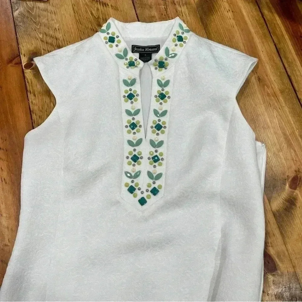 Jessica Howard embossed white with beading sleeveless v neck dress side zip